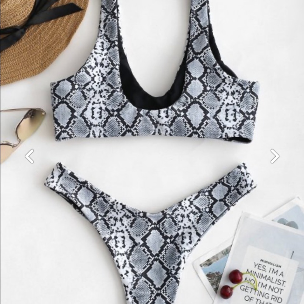 Bathing suit - Picture 2 of 2